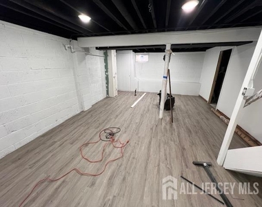 18 Bradford Road - Photo Thumbnail 8