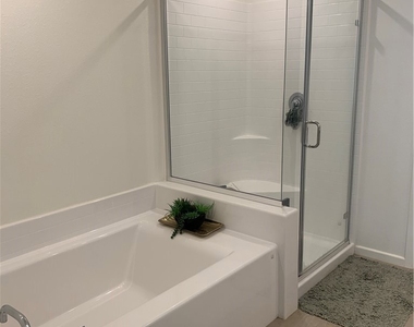 985 W Clover Avenue - Photo Thumbnail 8