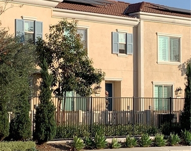 985 W Clover Avenue - Photo Thumbnail 1