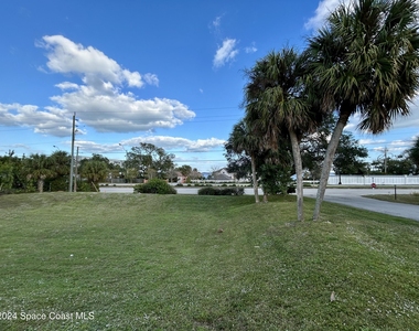 4714 Overlook Drive Ne - Photo Thumbnail 4