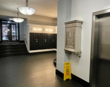 West 55th Street - Photo Thumbnail 9