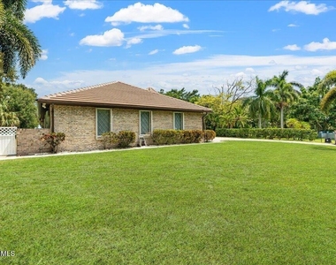 9140 S Tropical Trail - Photo Thumbnail 5