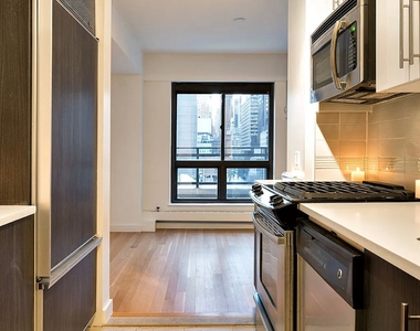 East 51st Street - Photo Thumbnail 3