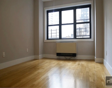 East 47th Street - Photo Thumbnail 8
