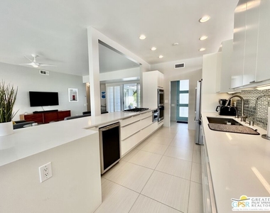 306 Desert Lakes Drive - Photo Thumbnail 10