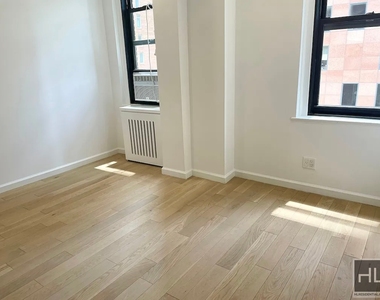 East 48th Street - Photo Thumbnail 2