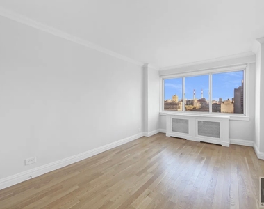 E 65th St - Photo Thumbnail 4