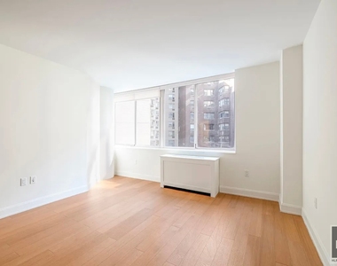 East 54 Street - Photo Thumbnail 2