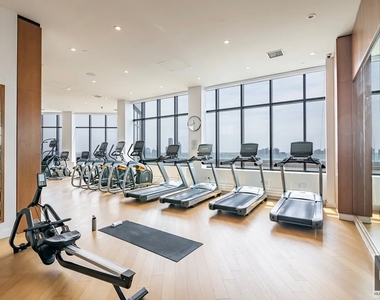 East 54 Street - Photo Thumbnail 8