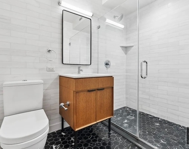 East 54 Street - Photo Thumbnail 4