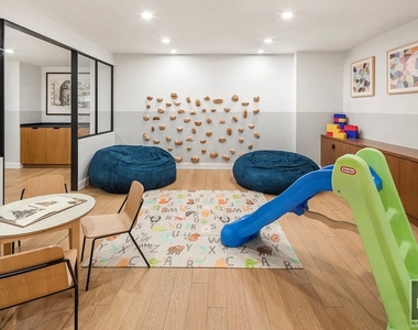 East 54 Street - Photo Thumbnail 10