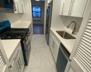 East 79th Street - Photo Thumbnail 3