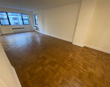 East 79th Street - Photo Thumbnail 9