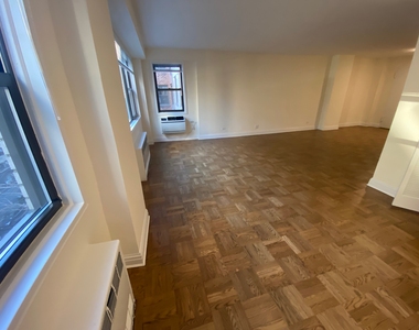 East 79th Street - Photo Thumbnail 2