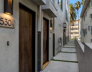 530 N Hayworth Avenue - Photo Thumbnail 13