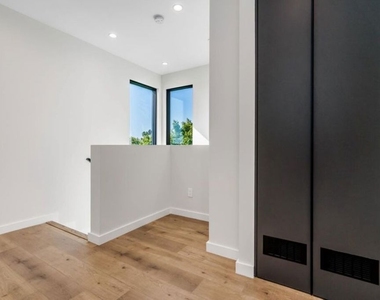 530 N Hayworth Avenue - Photo Thumbnail 6