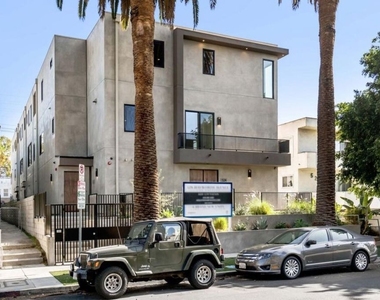 530 N Hayworth Avenue - Photo Thumbnail 20