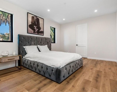 530 N Hayworth Avenue - Photo Thumbnail 7