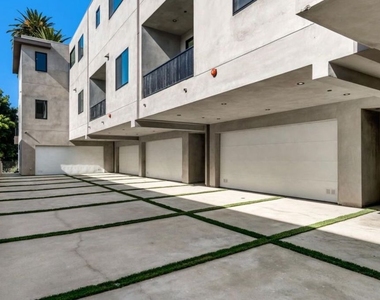 530 N Hayworth Avenue - Photo Thumbnail 17