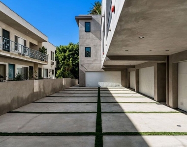 530 N Hayworth Avenue - Photo Thumbnail 16
