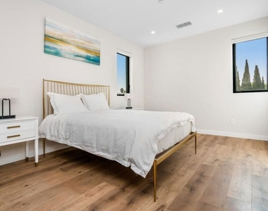 530 N Hayworth Avenue - Photo Thumbnail 9