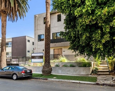 530 N Hayworth Avenue - Photo Thumbnail 18