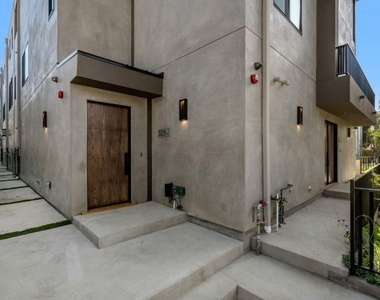 530 N Hayworth Avenue - Photo Thumbnail 12