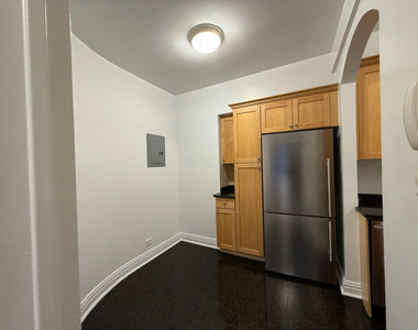 141 East 56th Street - Photo Thumbnail 3