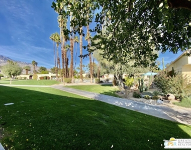 272 Desert Lakes Drive - Photo Thumbnail 8