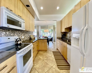 272 Desert Lakes Drive - Photo Thumbnail 2