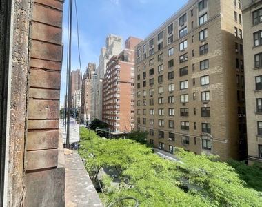 Madison Avenue / 85th Street - Photo Thumbnail 2