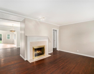 3084 Leeland Road - Photo Thumbnail 4