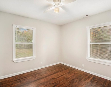 3084 Leeland Road - Photo Thumbnail 8