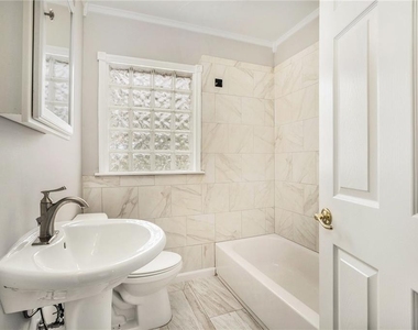 3084 Leeland Road - Photo Thumbnail 12