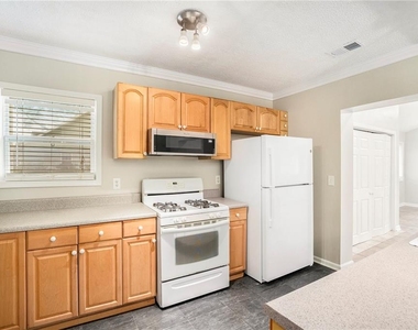 3084 Leeland Road - Photo Thumbnail 6