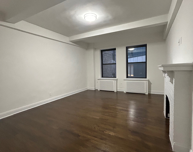 West 55th Street off 7th Ave - Photo Thumbnail 3