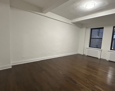 West 55th Street off 7th Ave - Photo Thumbnail 4