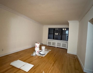 East 76th Street - Photo Thumbnail 6