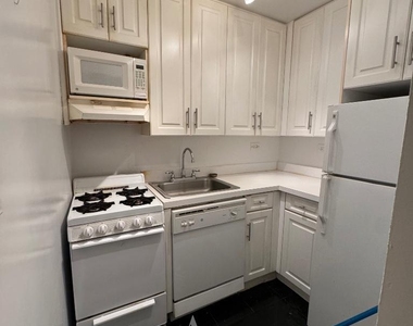 East 76th Street - Photo Thumbnail 5