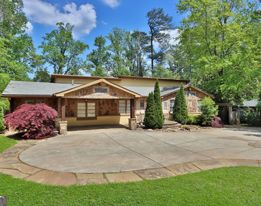 4081 Ashford Dunwoody Road Ne - Photo Thumbnail 4