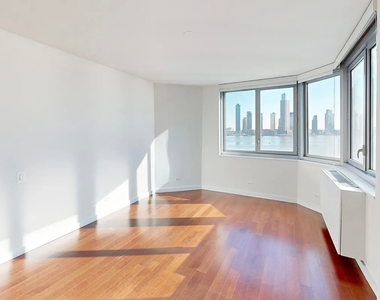 East 34th Street - Photo Thumbnail 2