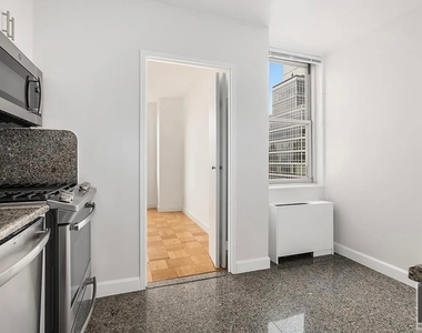 East 56th Street - Photo Thumbnail 2