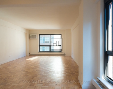 East 51st Street - Photo Thumbnail 1