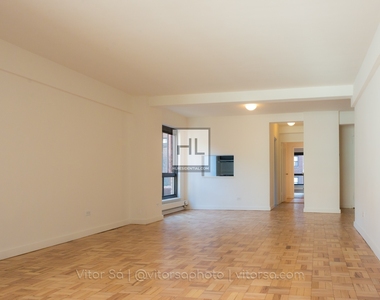 East 51st Street - Photo Thumbnail 2