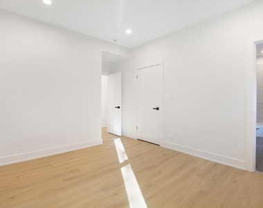 2952 W Altgeld Street - Photo Thumbnail 8