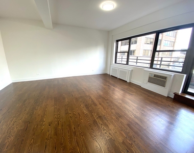 East 56 Street - Photo Thumbnail 8