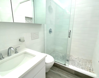 East 56 Street - Photo Thumbnail 13