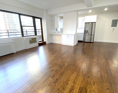 East 56 Street - Photo Thumbnail 2