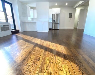 East 56 Street - Photo Thumbnail 3