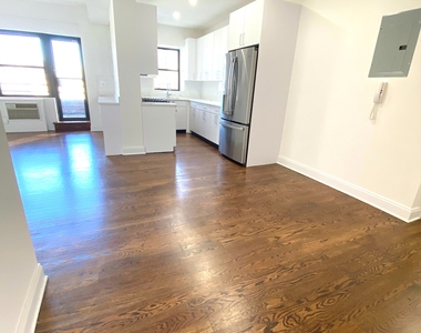 East 56 Street - Photo Thumbnail 6
